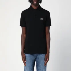 Polo con etiqueta de marca