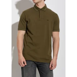Polo Piqué con Detalle de Raya en el Cuello