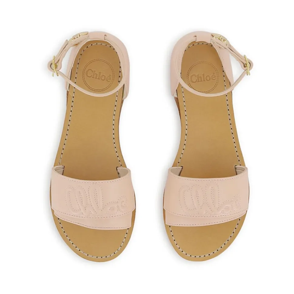 Sandalias con adorno de logotipo en la tira