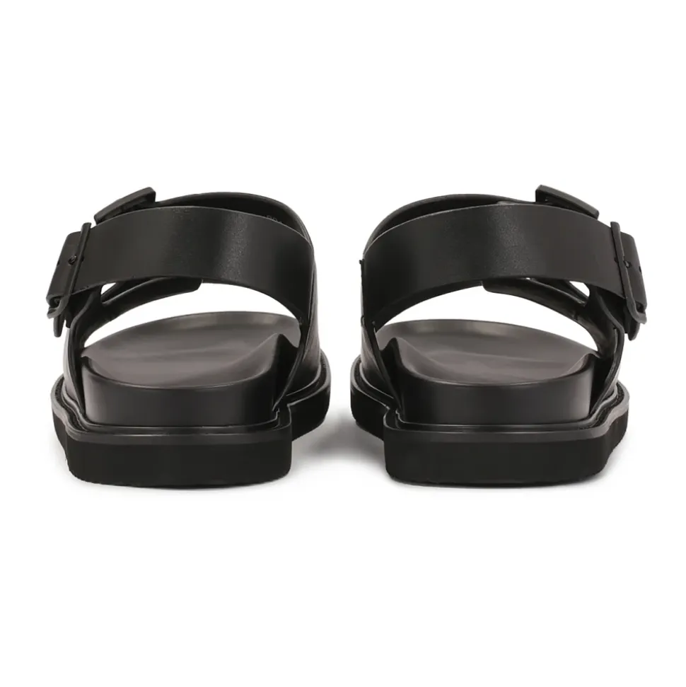 Sandalias de cuero con hebilla metálica