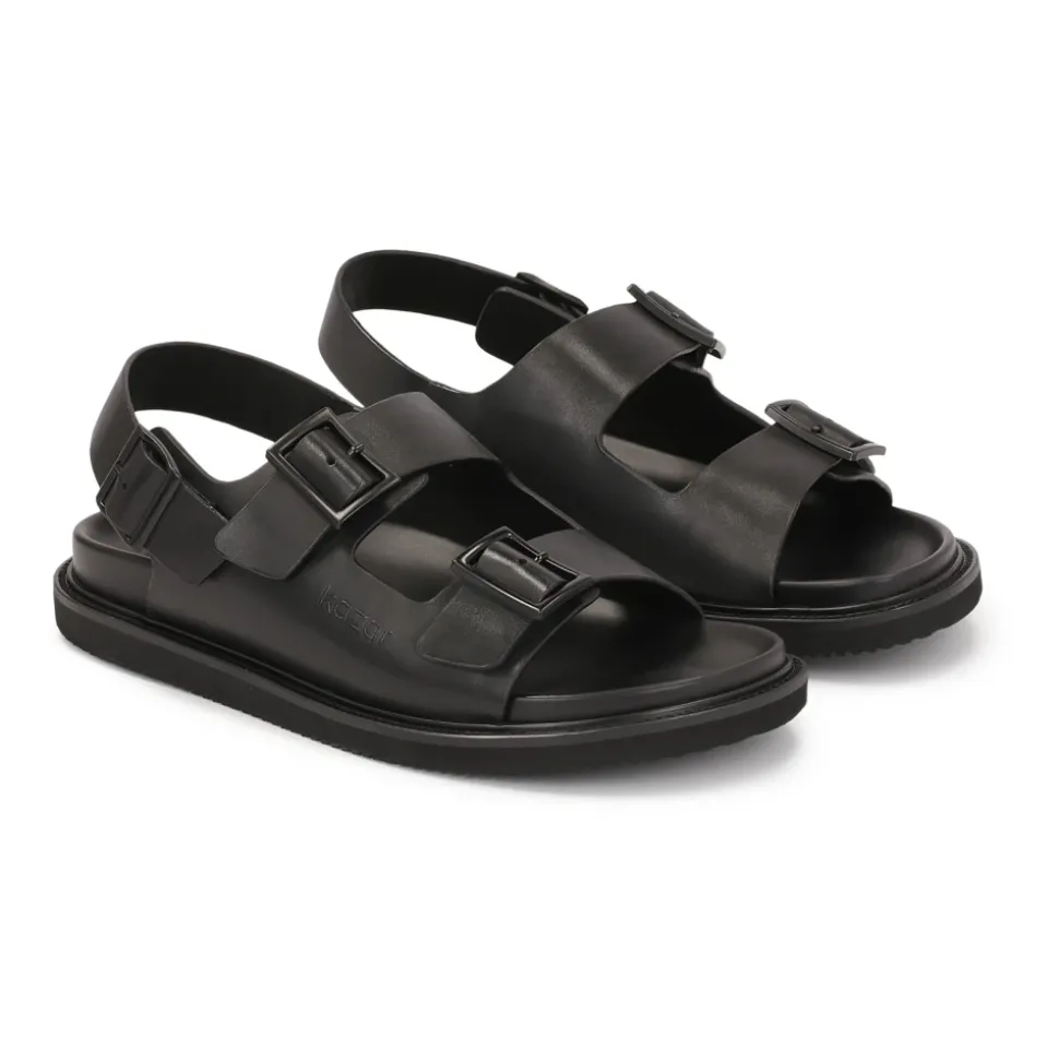 Sandalias de cuero con hebilla metálica