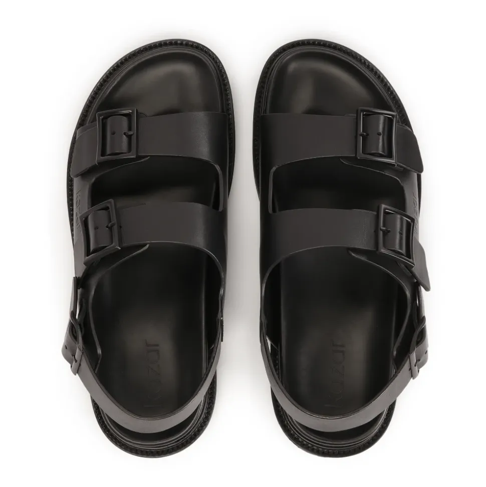 Sandalias de cuero con hebilla metálica