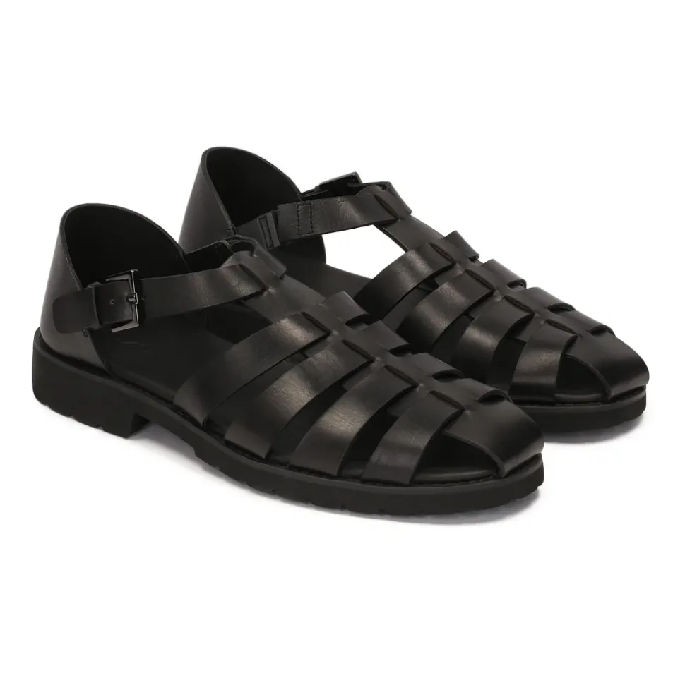 Sandalias negras para hombres con tacón cubierto y un dedo del pie.Este producto es de talla grande.