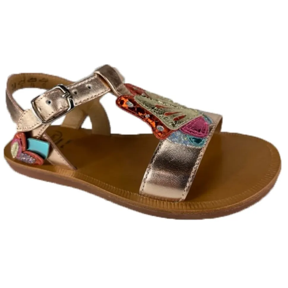 Sandalias planas con correa de mariposa