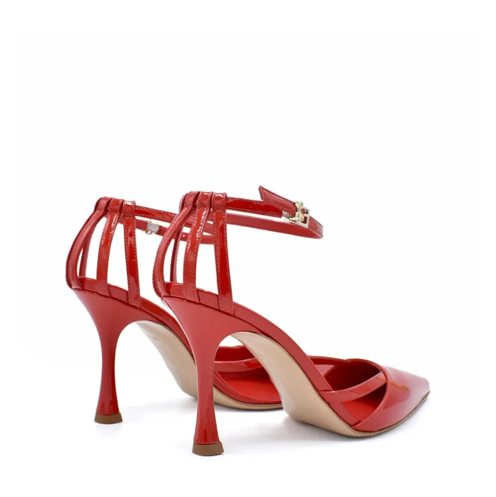 Tacones slingback de charol rojo