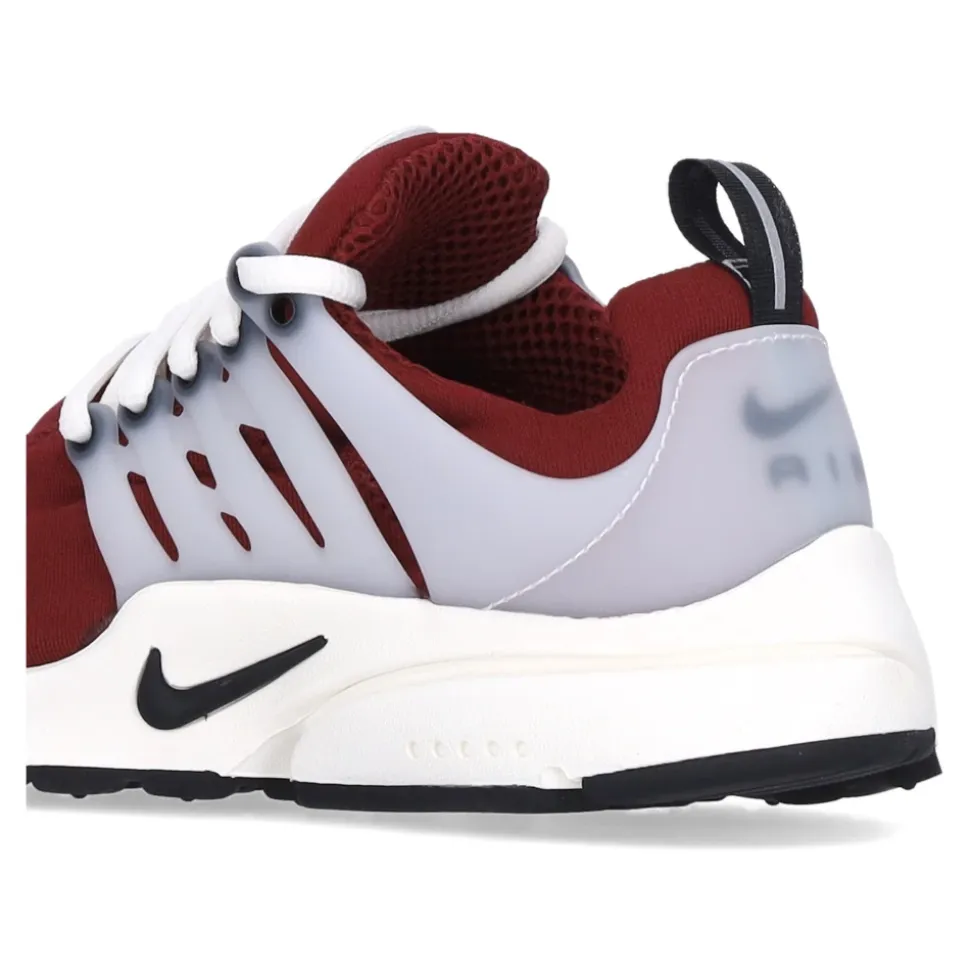 Team Red Zapatilla Baja con Swoosh