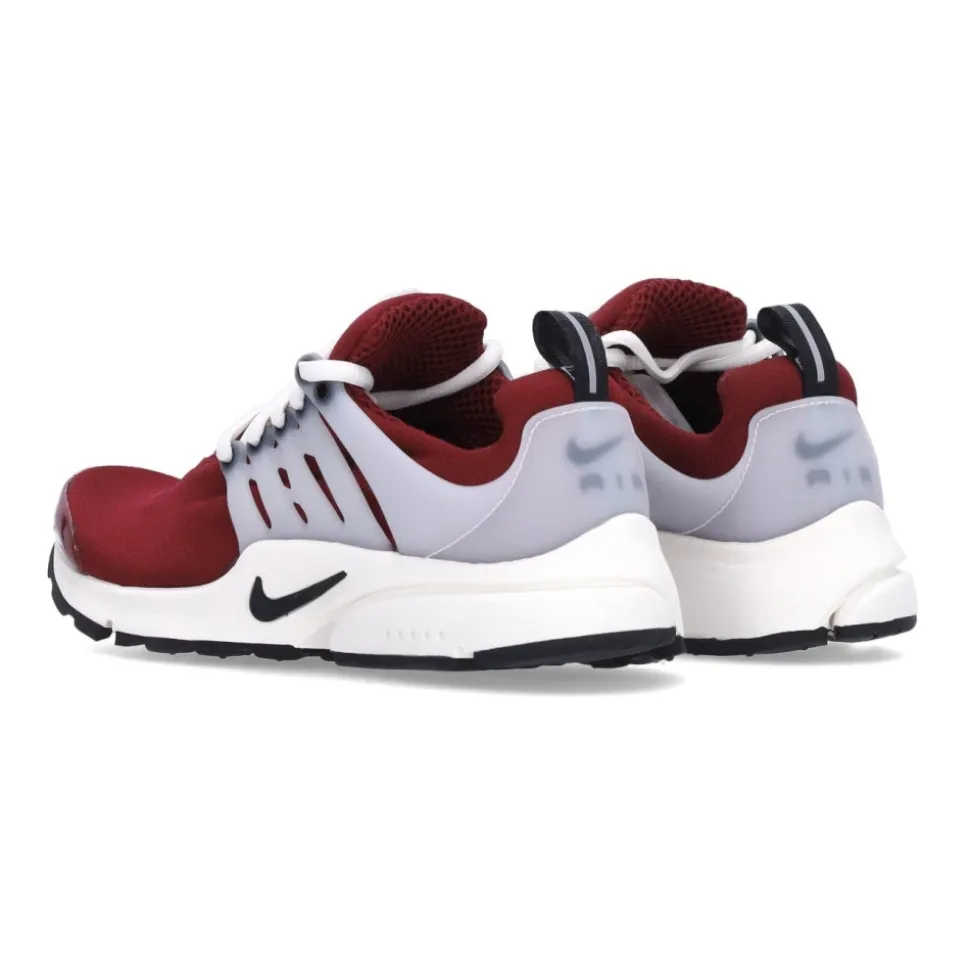 Team Red Zapatilla Baja con Swoosh