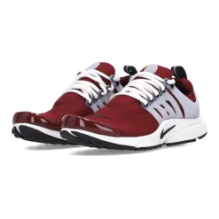 Team Red Zapatilla Baja con Swoosh