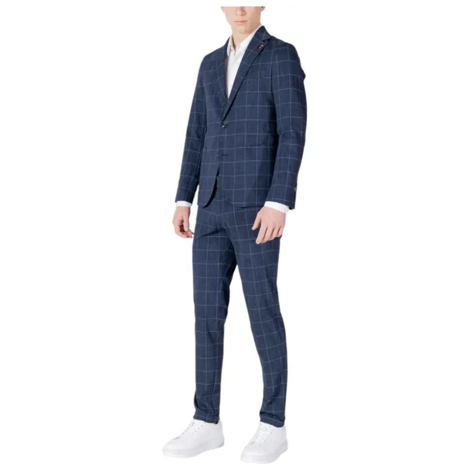 Traje a Cuadros con Cuello de Solapa
