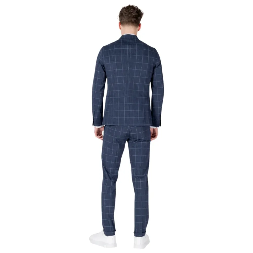 Traje a Cuadros con Cuello de Solapa