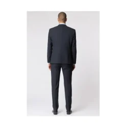 Traje de dos botones con botonadura simple