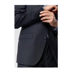 Traje de dos botones con botonadura simple