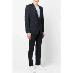 Traje de lana azul marino de corte ajustado