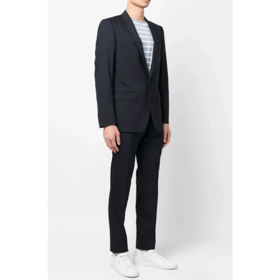 Traje de lana azul marino de corte ajustado