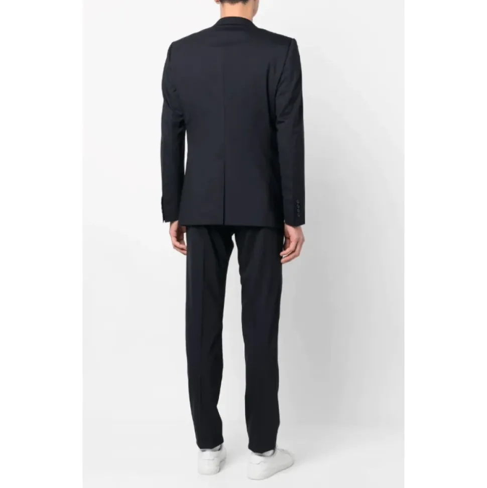 Traje de lana azul marino de corte ajustado