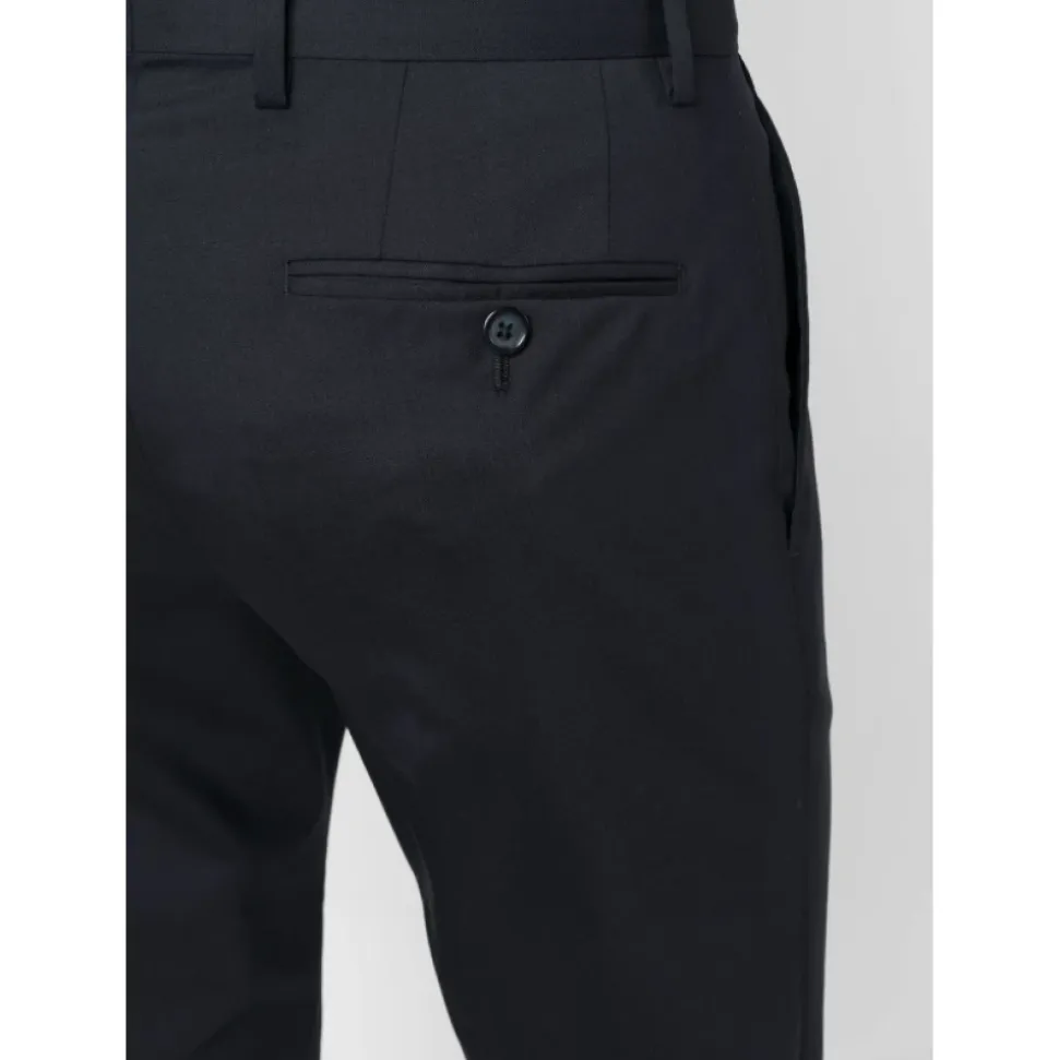 Traje de lana azul marino de corte ajustado