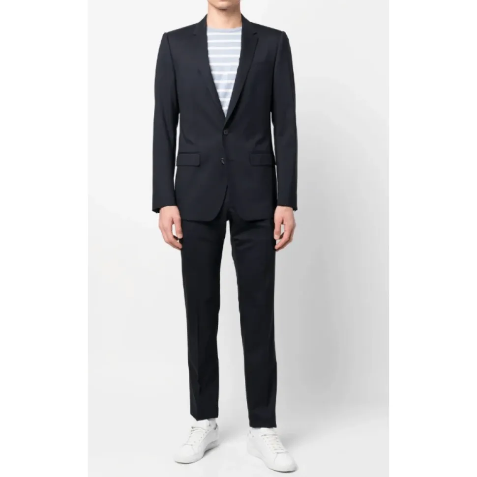 Traje de lana azul marino de corte ajustado