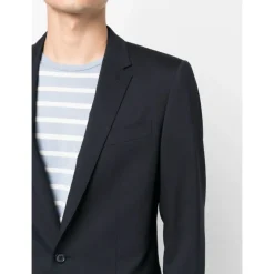 Traje de lana azul marino de corte ajustado