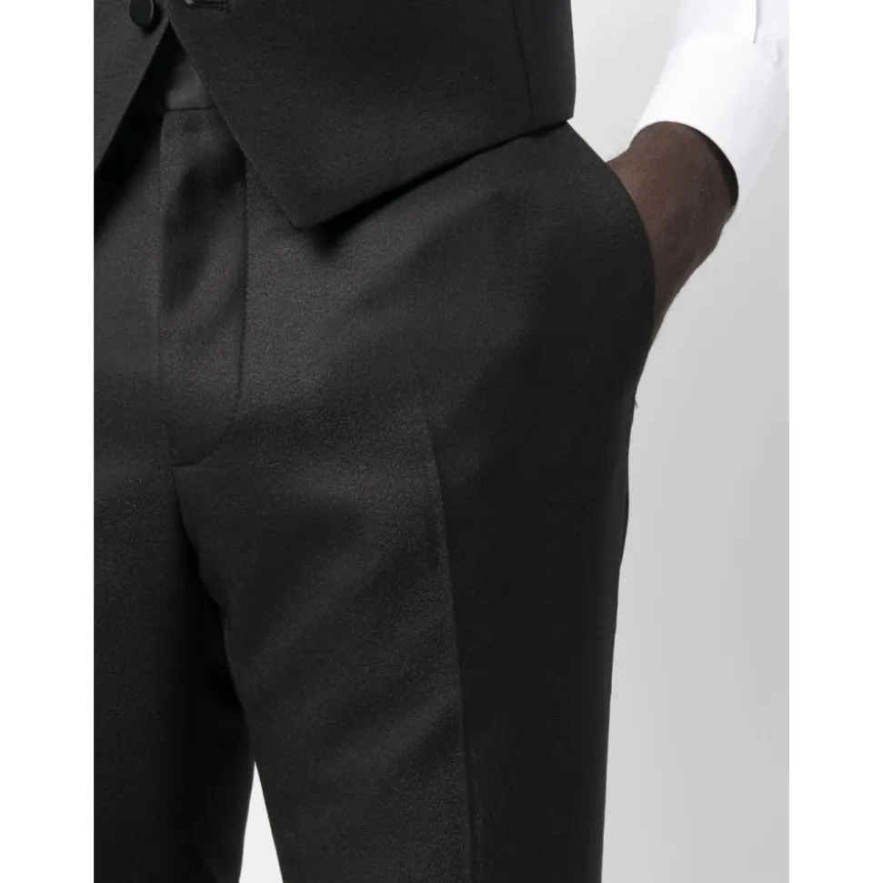 Traje de tres piezas cruzado sencillo