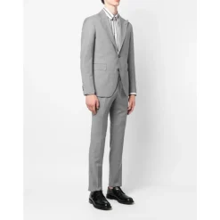 Traje de un Botón