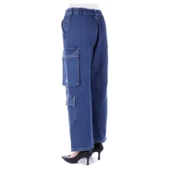 Vaqueros azules con cremallera y bolsillos
