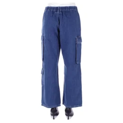 Vaqueros azules con cremallera y bolsillos