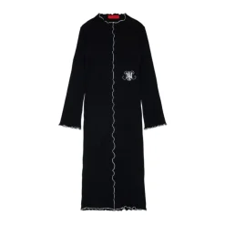 Vestido Bordado con Ribete Ondulado