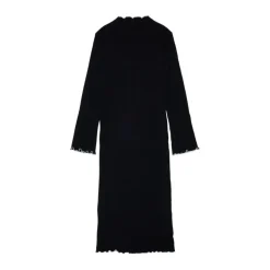 Vestido Bordado con Ribete Ondulado