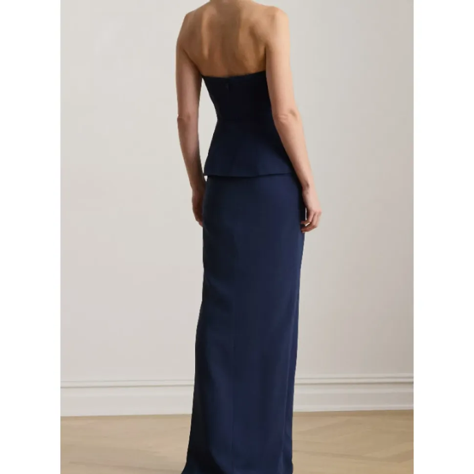 Vestido largo de satén elástico con strapless y botones