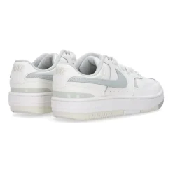 Zapatillas bajas con cordones para mujeres