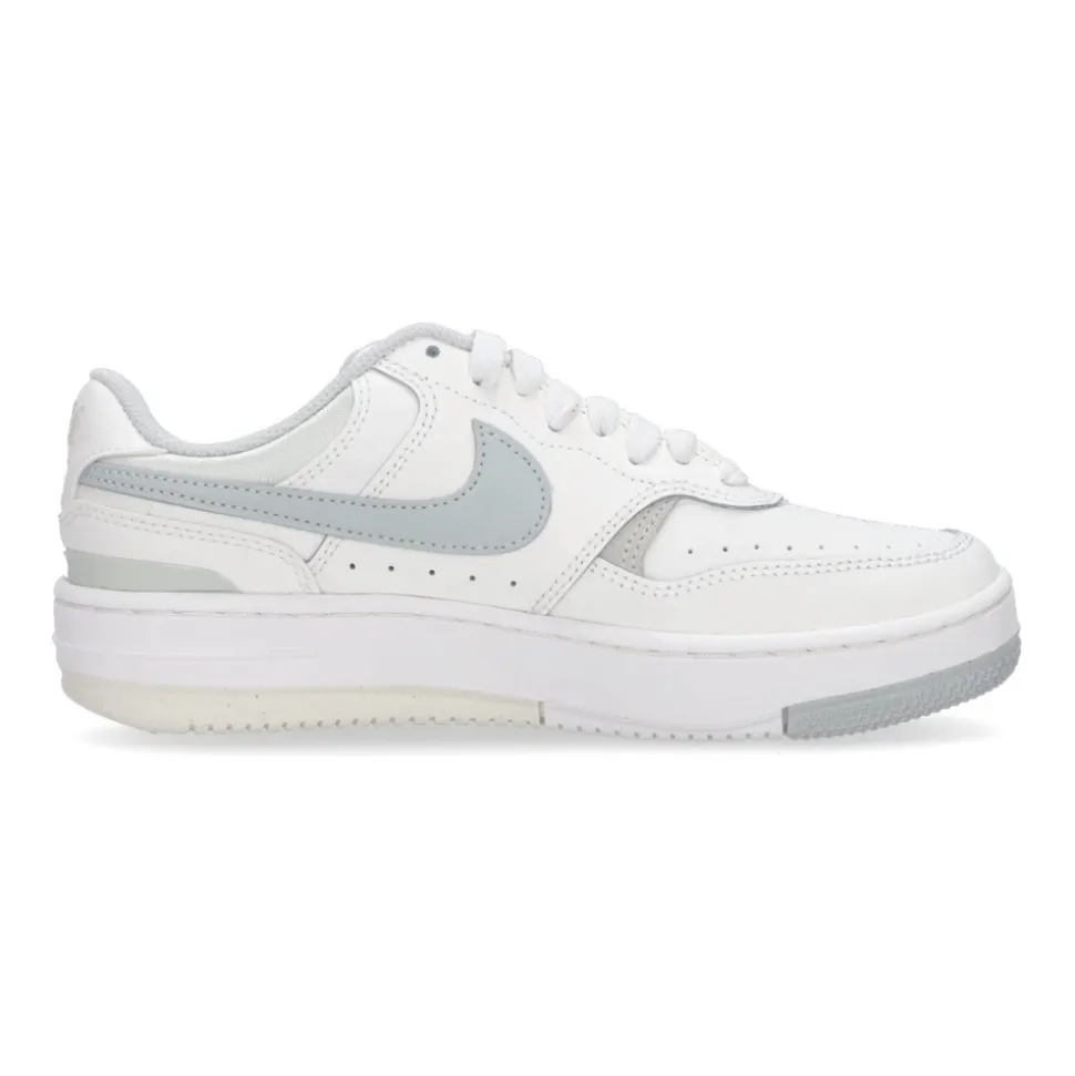 Zapatillas bajas con cordones para mujeres