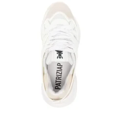 Zapatillas con paneles troquelados