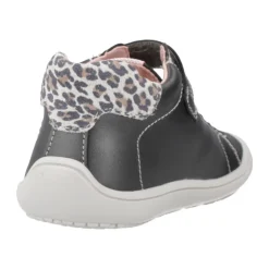 Zapatillas con velcro para niños activos