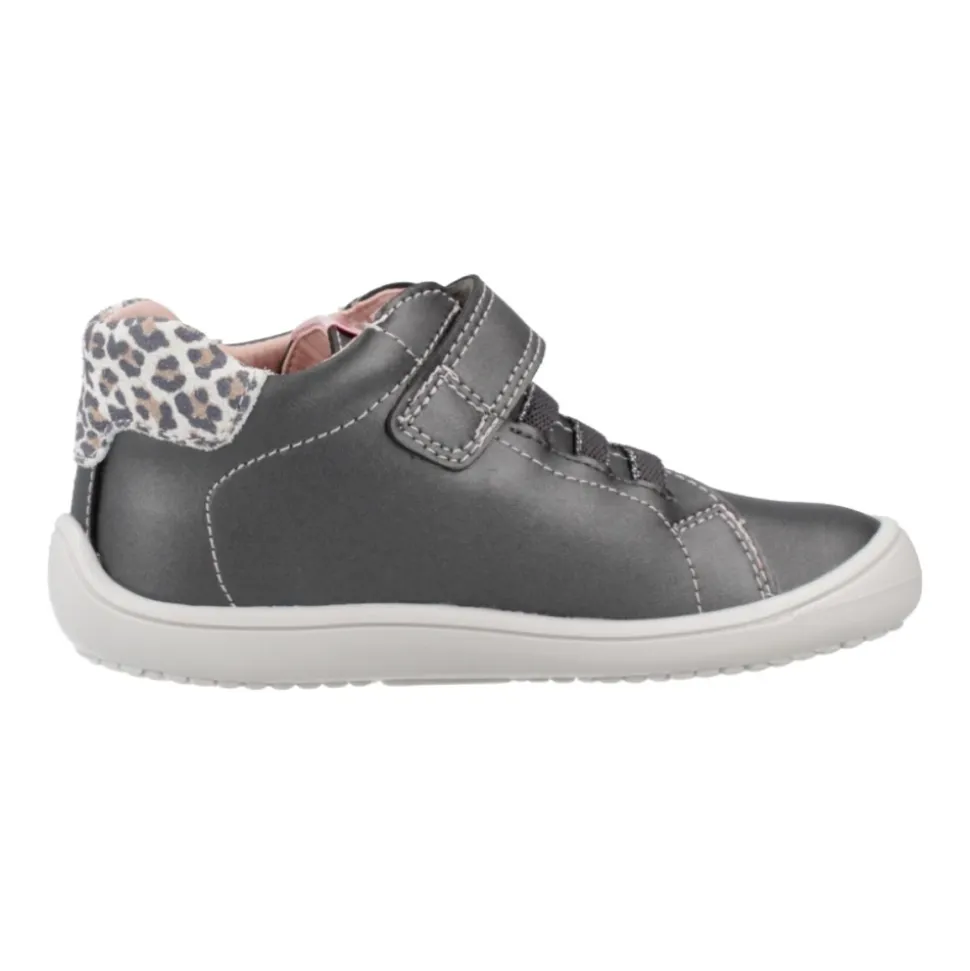 Zapatillas con velcro para niños activos