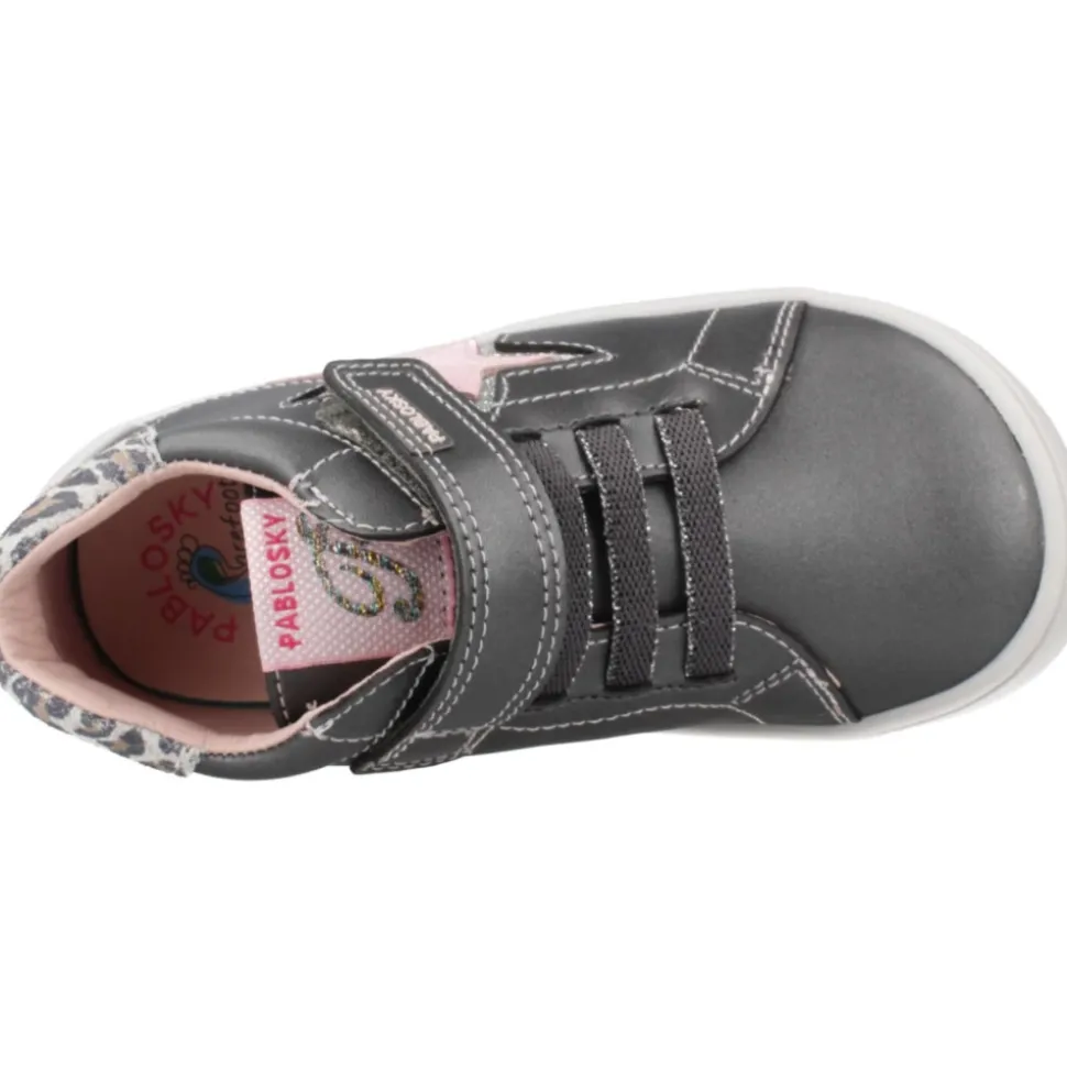 Zapatillas con velcro para niños activos