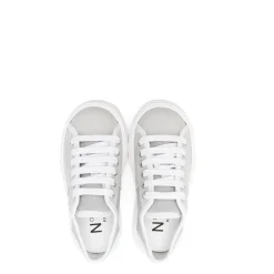 Zapatillas Grises de Cuero Puntera Redonda Logo Patch