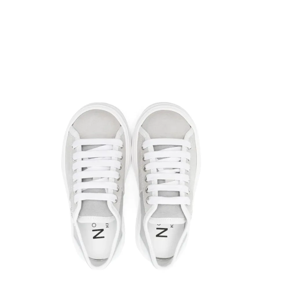 Zapatillas Grises de Cuero Puntera Redonda Logo Patch