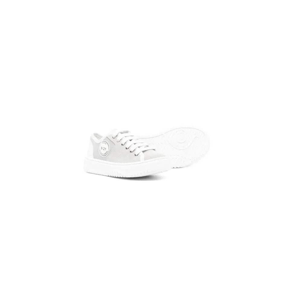 Zapatillas Grises de Cuero Puntera Redonda Logo Patch