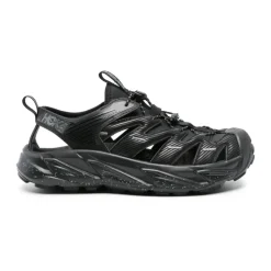 Zapatillas negras ligeras con diseño recortado