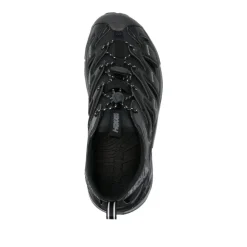 Zapatillas negras ligeras con diseño recortado