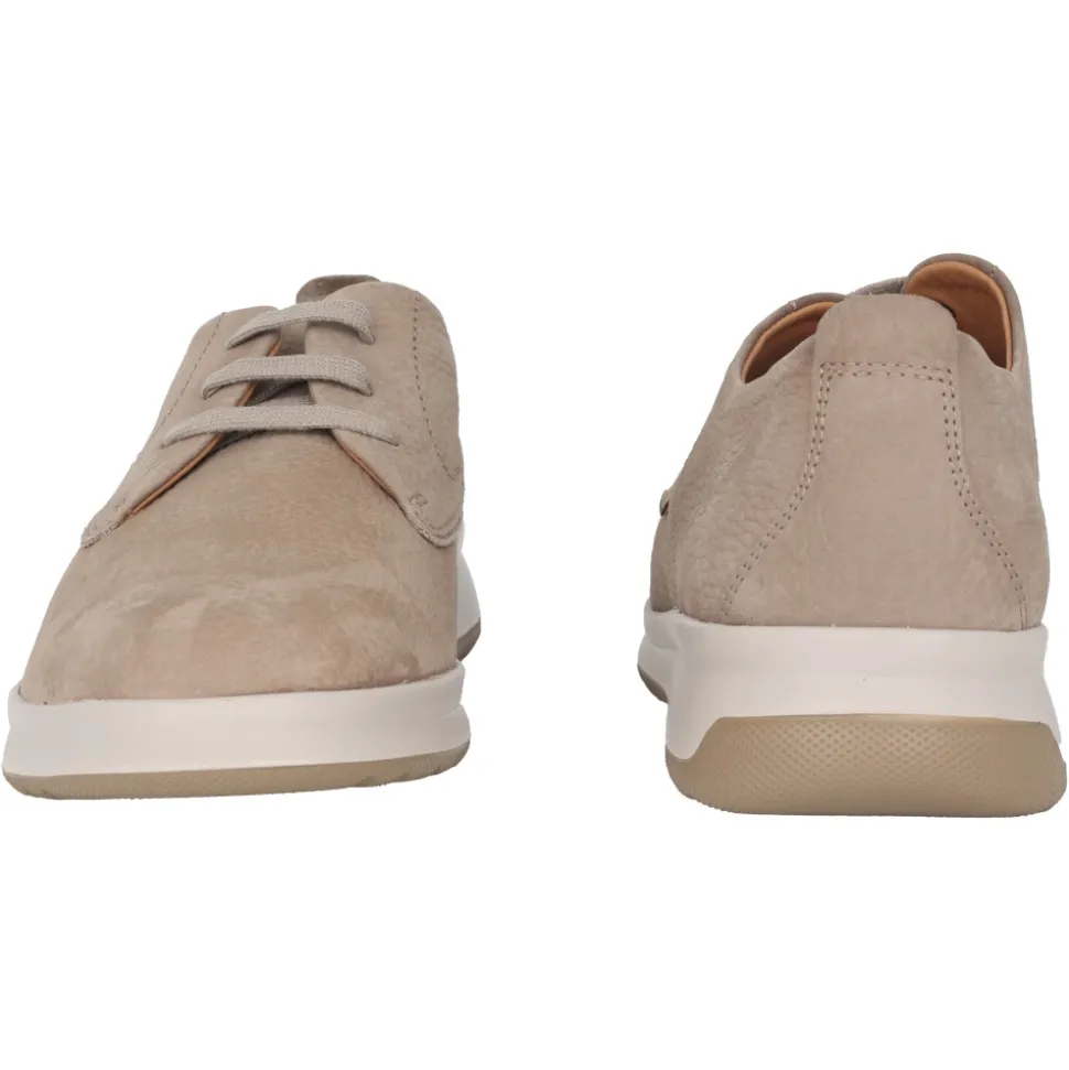 Zapato beige con cordones para hombre