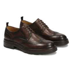 Zapatos casuales de cuero con ornamentación