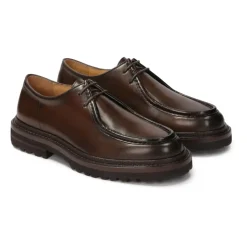 Zapatos de cuero con cordones cortos