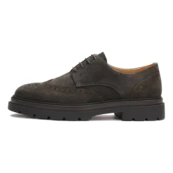 Zapatos derby marrones con decoración de rosetón