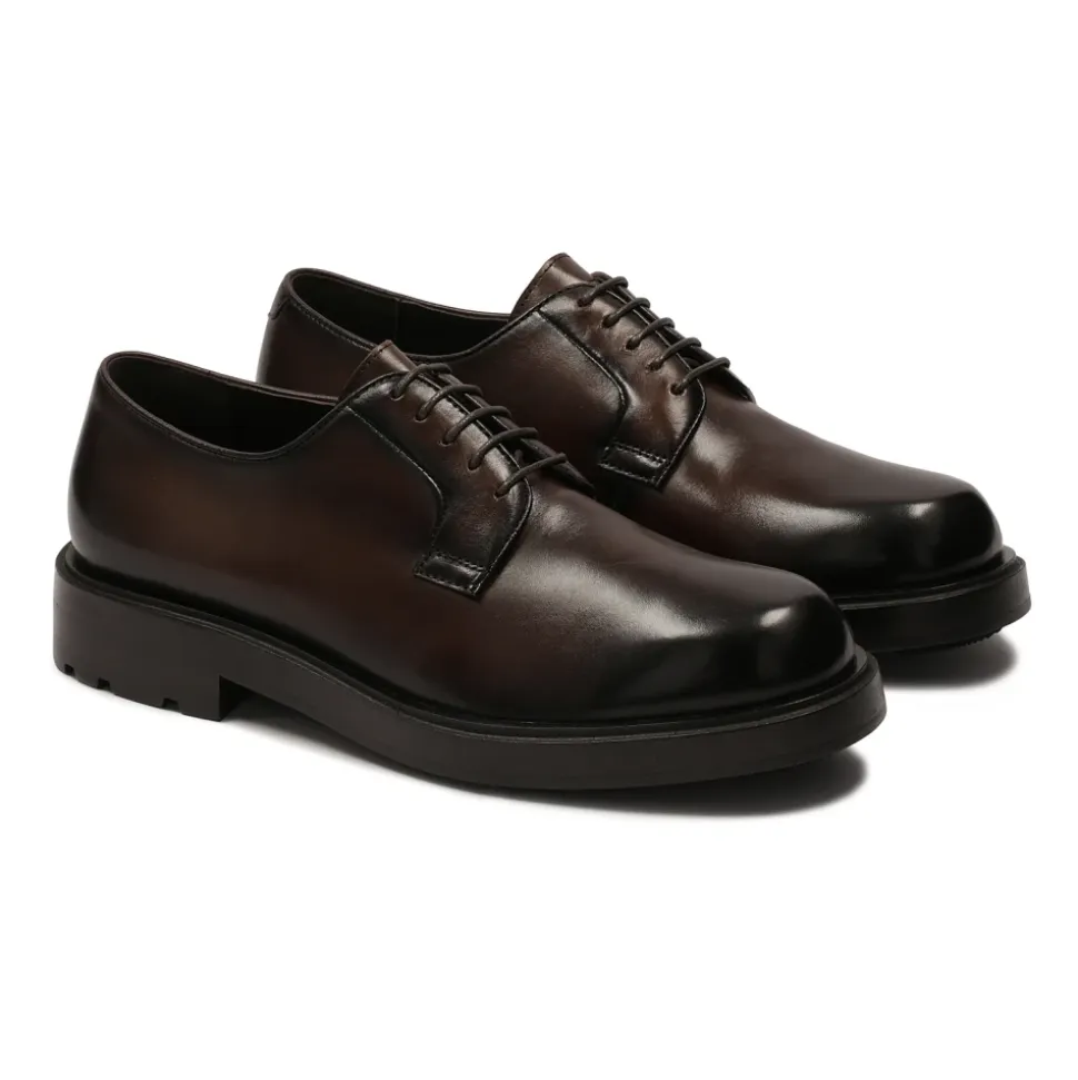 Zapatos derby marrones de cuero natural