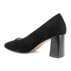 zapatos de salón negros elegantes cerrados