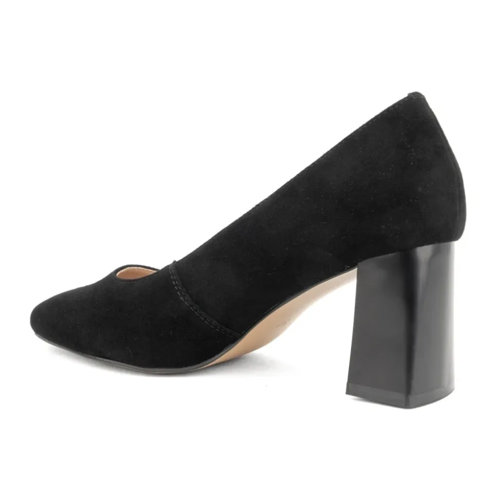 zapatos de salón negros elegantes cerrados