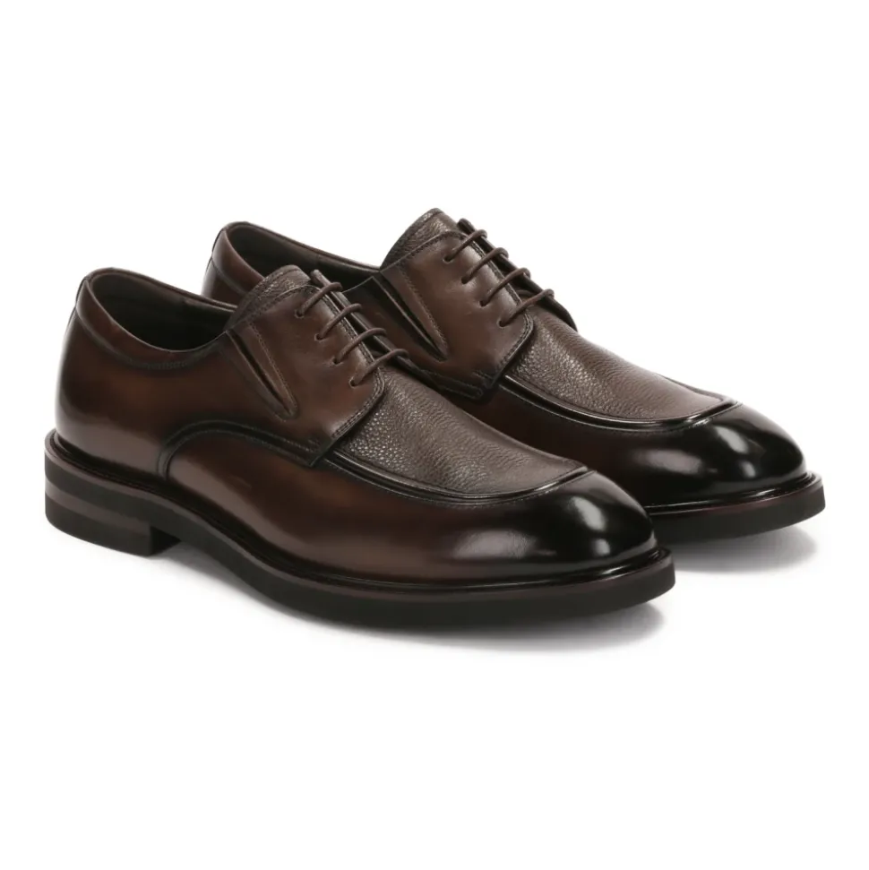 Zapatos marrones con cordones para hombre