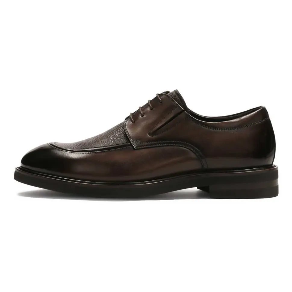 Zapatos marrones con cordones para hombre
