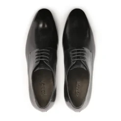 Zapatos negros con cordones para hombre.Este producto tallaje pequeño.